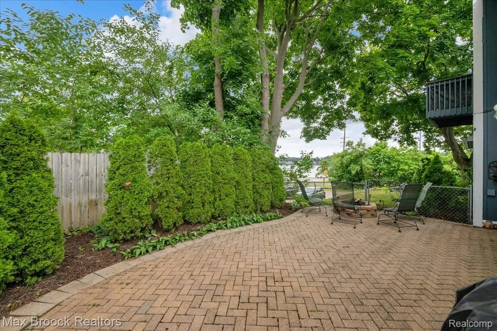 8230 Vandell Street Commerce Charter Township MI 48382