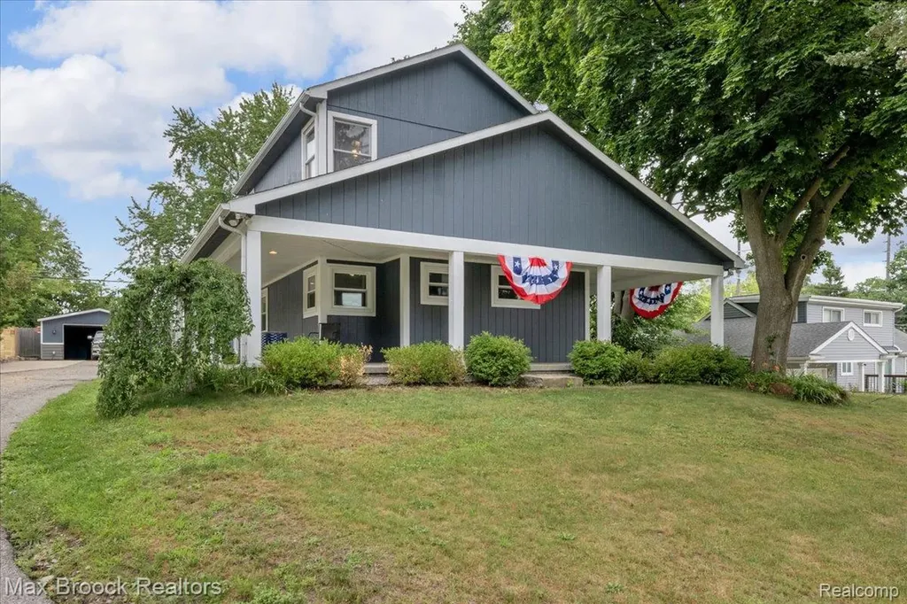 8230 Vandell Street Commerce Charter Township MI 48382