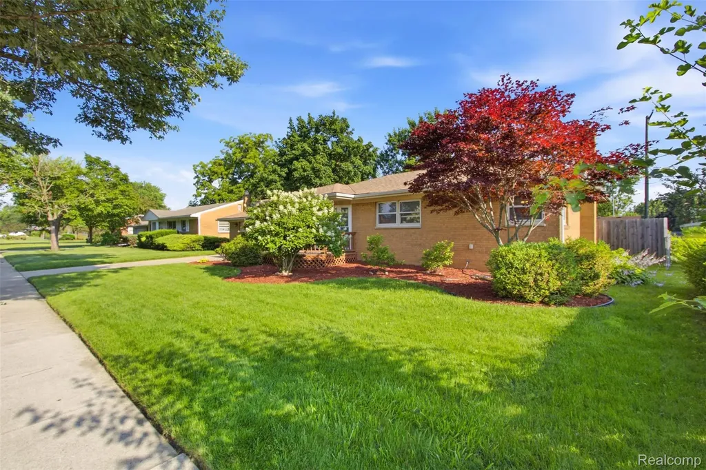 23327 Whitley Drive Clinton Charter Township MI 48035