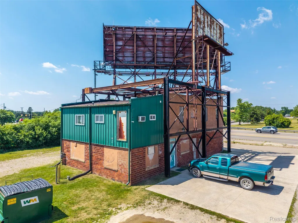 3413 Corunna Road Flint Charter Township MI 48532