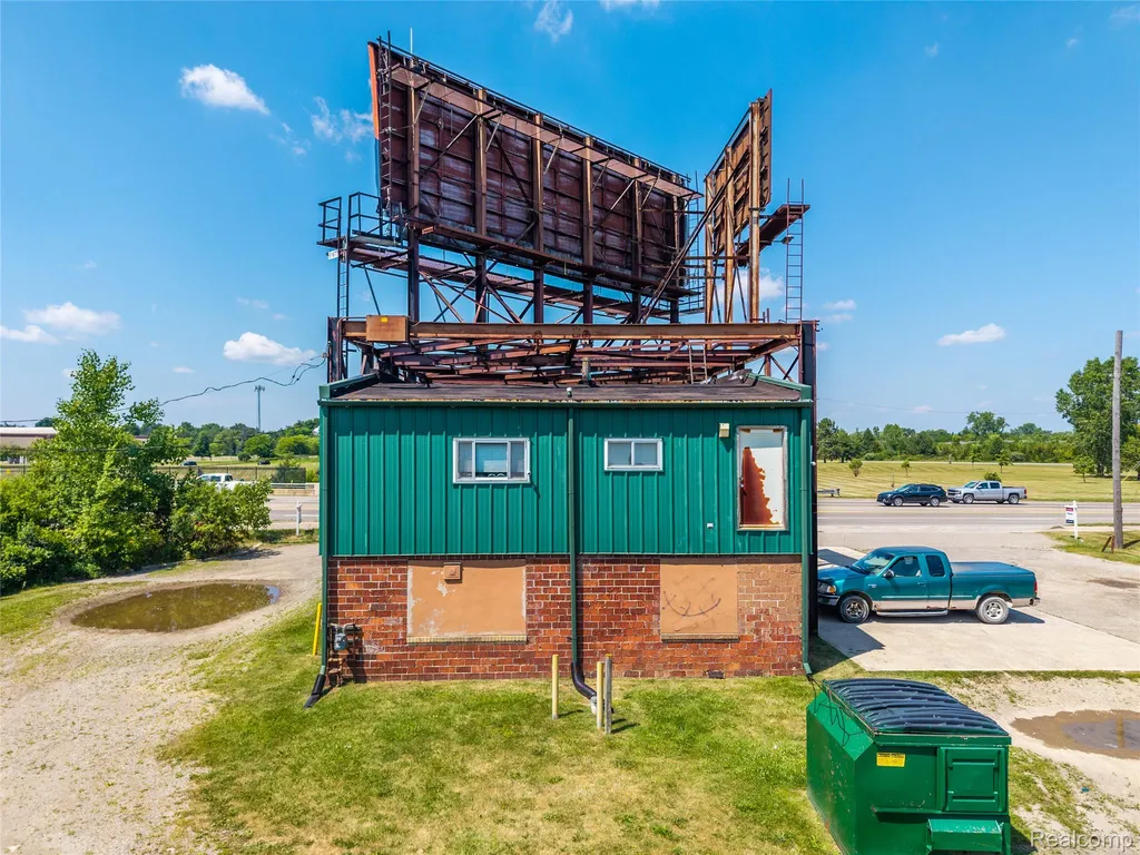 3413 Corunna Road Flint Charter Township MI 48532