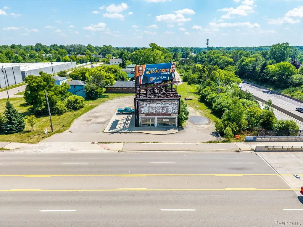 3413 Corunna Road Flint Charter Township MI 48532