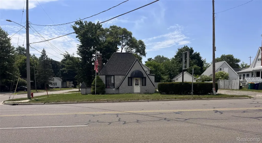 12127 N Saginaw Street Mt. Morris City MI 48458
