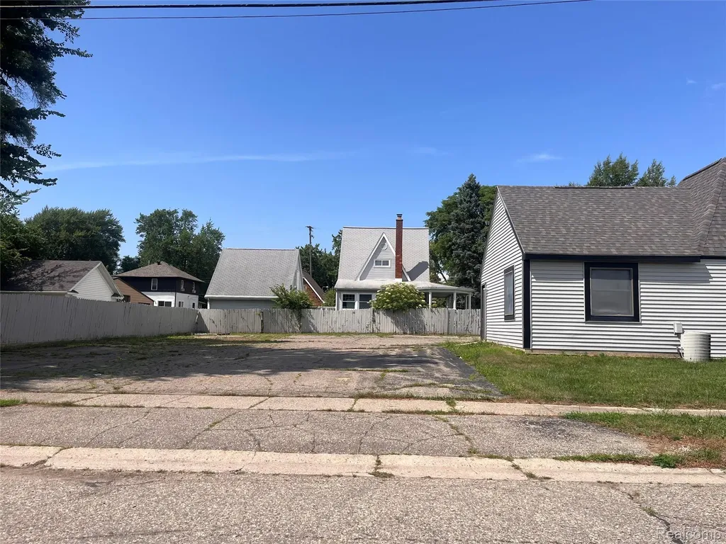 12127 N Saginaw Street Mt. Morris City MI 48458