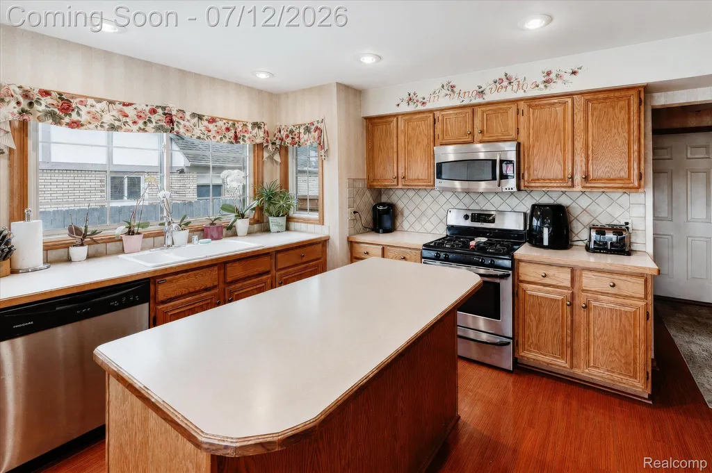 39044 Mallorn Drive Sterling Heights City MI 48313