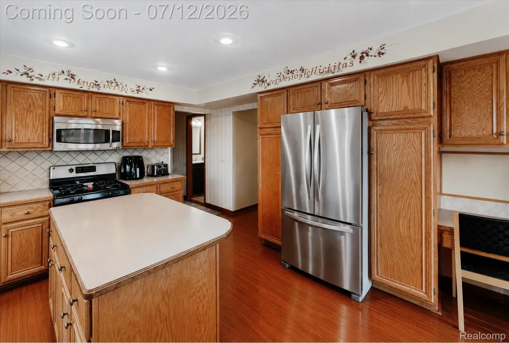 39044 Mallorn Drive Sterling Heights City MI 48313
