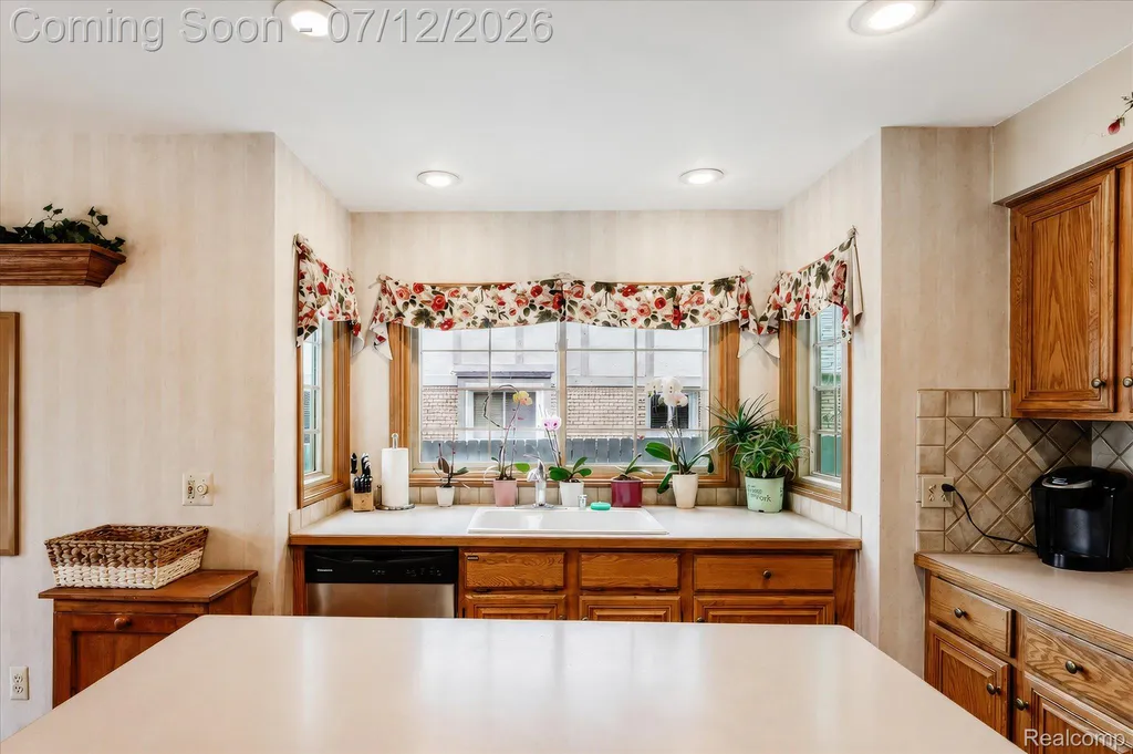 39044 Mallorn Drive Sterling Heights City MI 48313