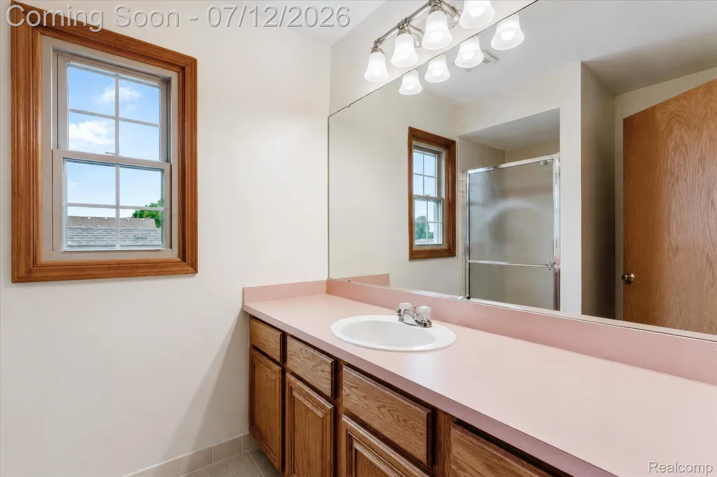 39044 Mallorn Drive Sterling Heights City MI 48313