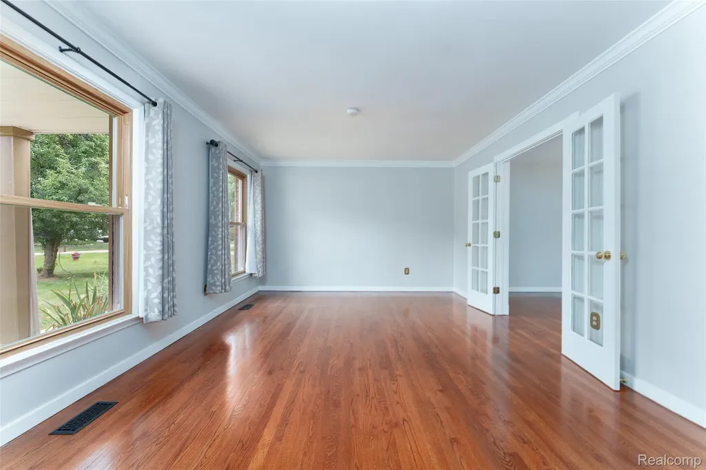 4276 Macqueen Drive West Bloomfield Charter Township MI 48323