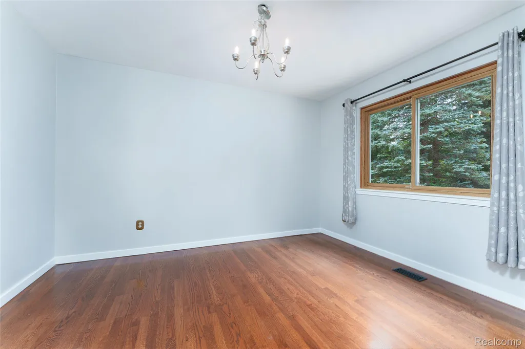 4276 Macqueen Drive West Bloomfield Charter Township MI 48323