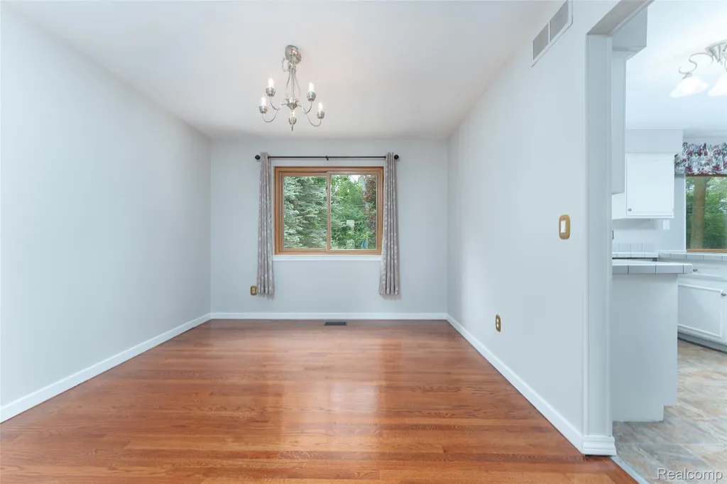4276 Macqueen Drive West Bloomfield Charter Township MI 48323