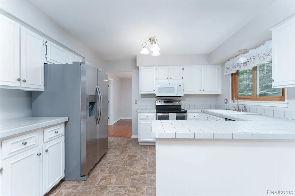 4276 Macqueen Drive West Bloomfield Charter Township MI 48323