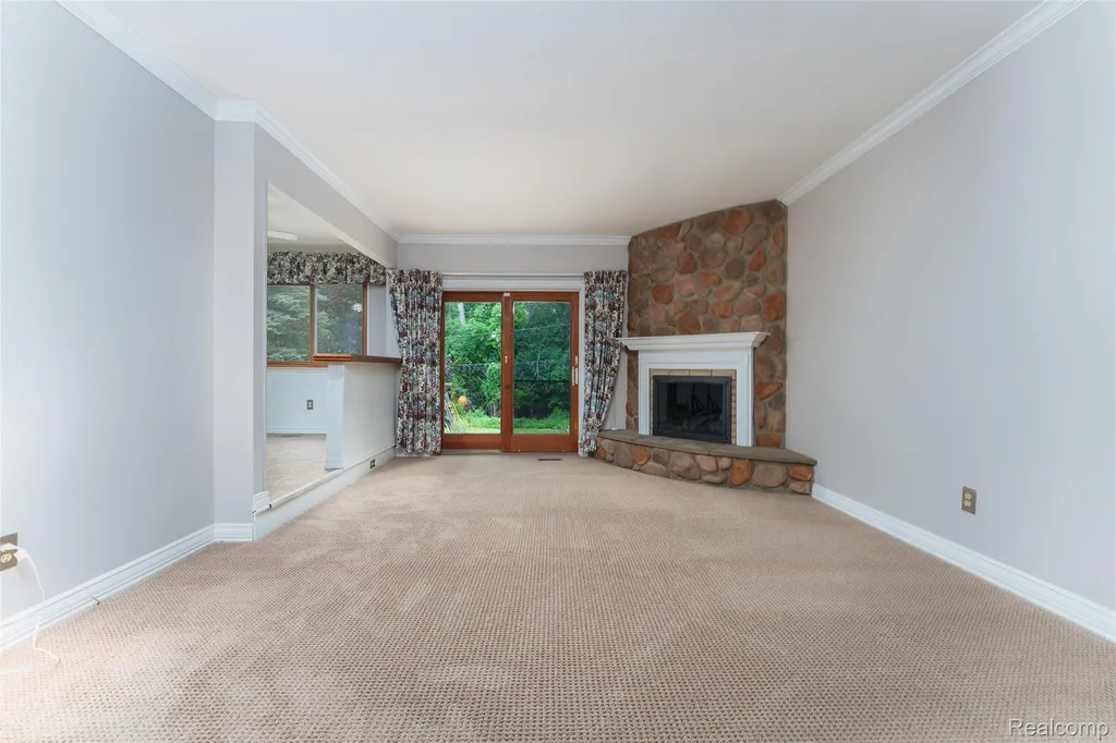 4276 Macqueen Drive West Bloomfield Charter Township MI 48323