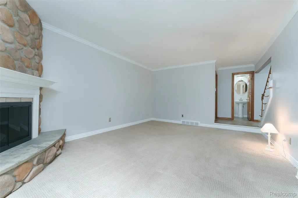 4276 Macqueen Drive West Bloomfield Charter Township MI 48323