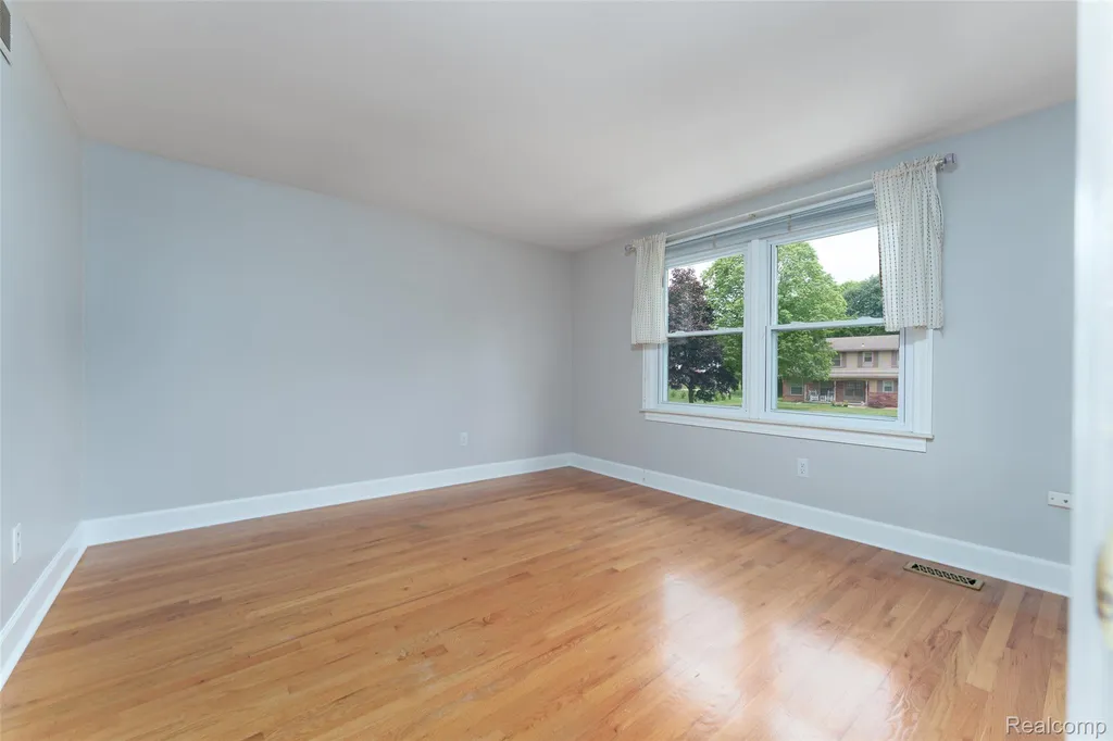 4276 Macqueen Drive West Bloomfield Charter Township MI 48323