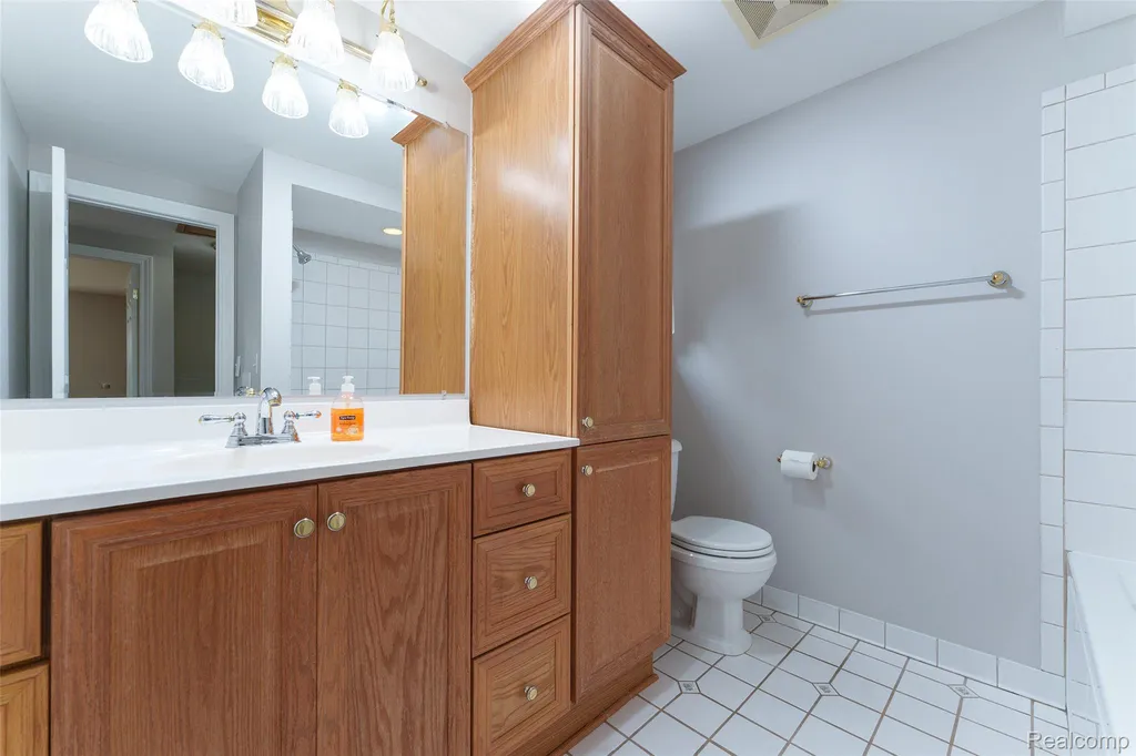 4276 Macqueen Drive West Bloomfield Charter Township MI 48323