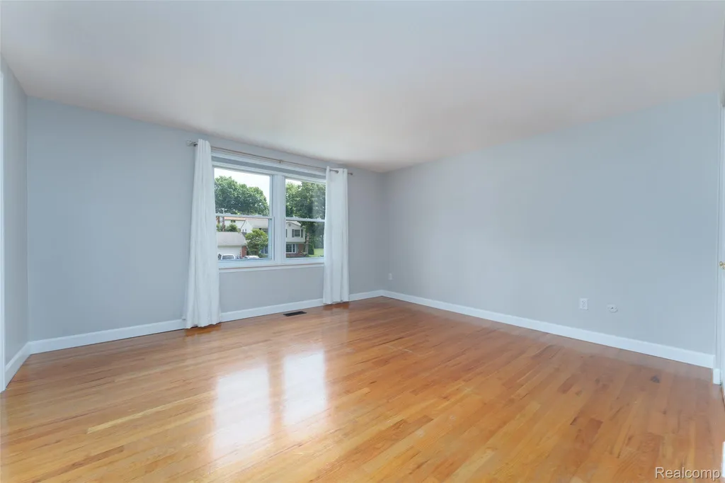 4276 Macqueen Drive West Bloomfield Charter Township MI 48323