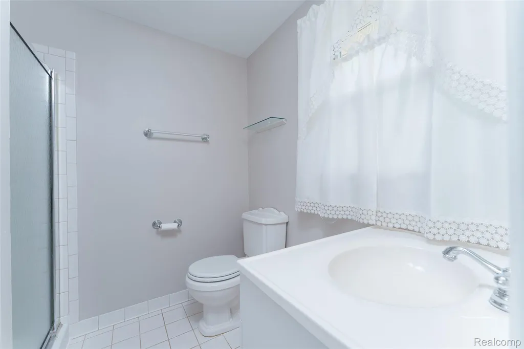 4276 Macqueen Drive West Bloomfield Charter Township MI 48323