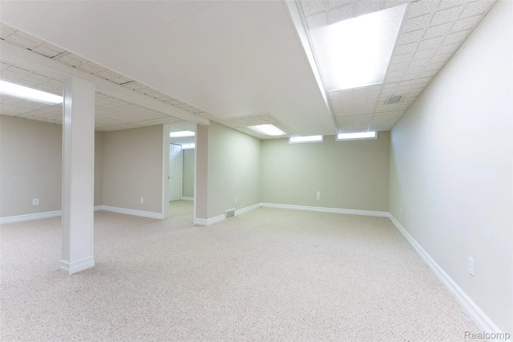 4276 Macqueen Drive West Bloomfield Charter Township MI 48323