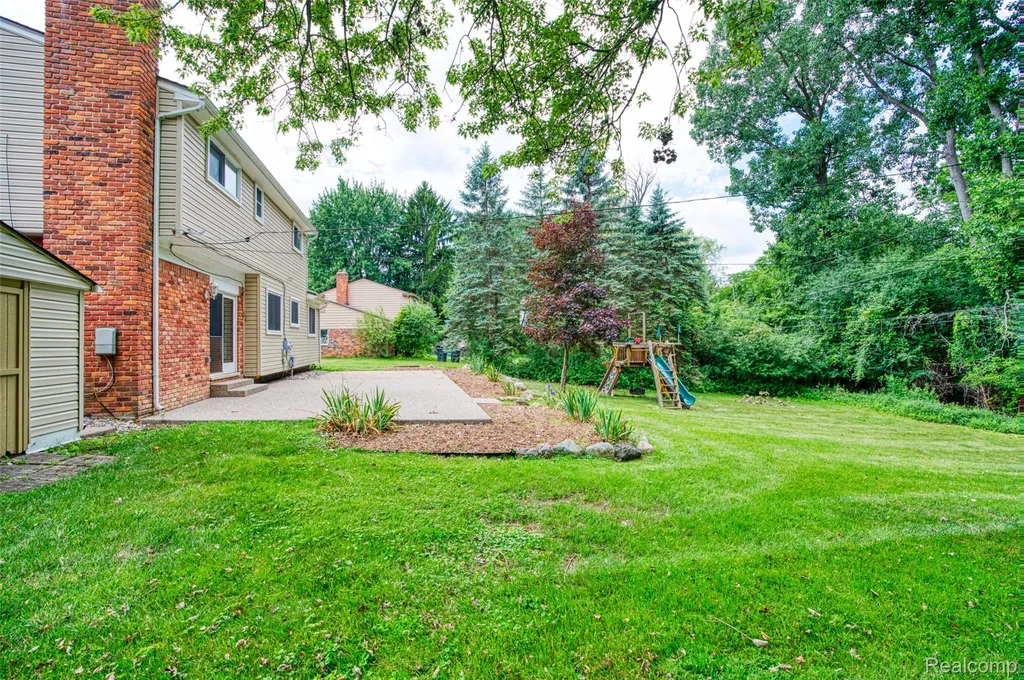4276 Macqueen Drive West Bloomfield Charter Township MI 48323