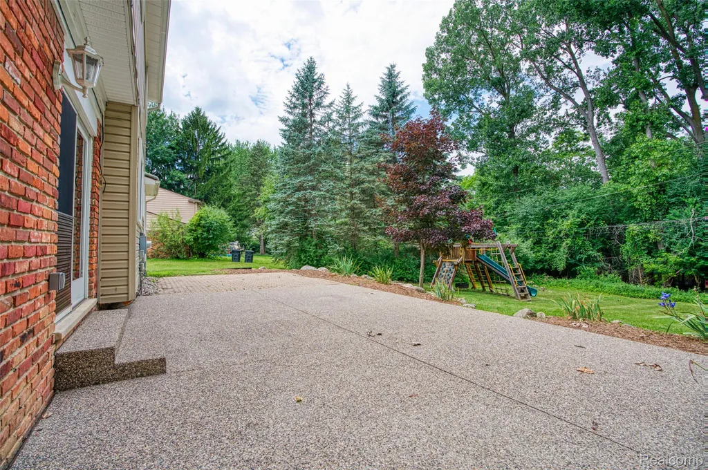 4276 Macqueen Drive West Bloomfield Charter Township MI 48323