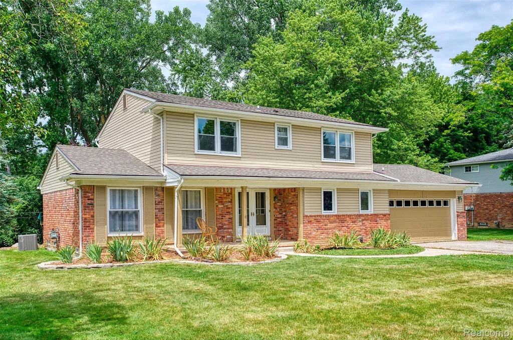 4276 Macqueen Drive West Bloomfield Charter Township MI 48323