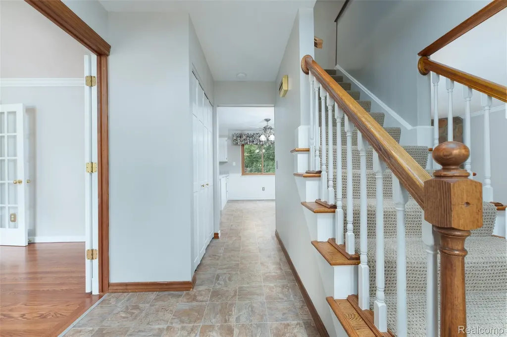 4276 Macqueen Drive West Bloomfield Charter Township MI 48323