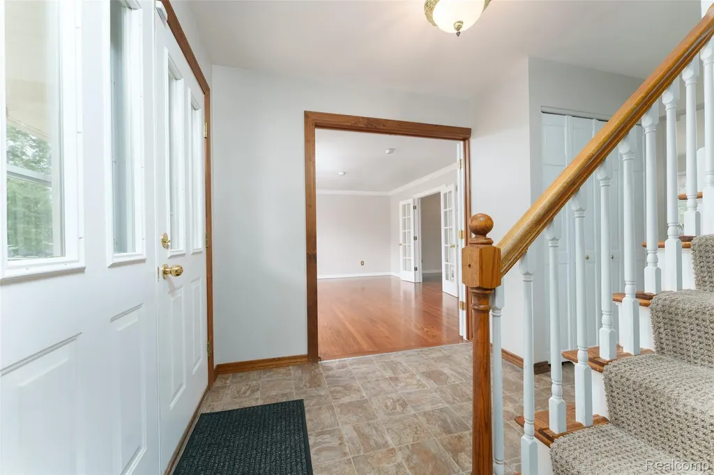 4276 Macqueen Drive West Bloomfield Charter Township MI 48323
