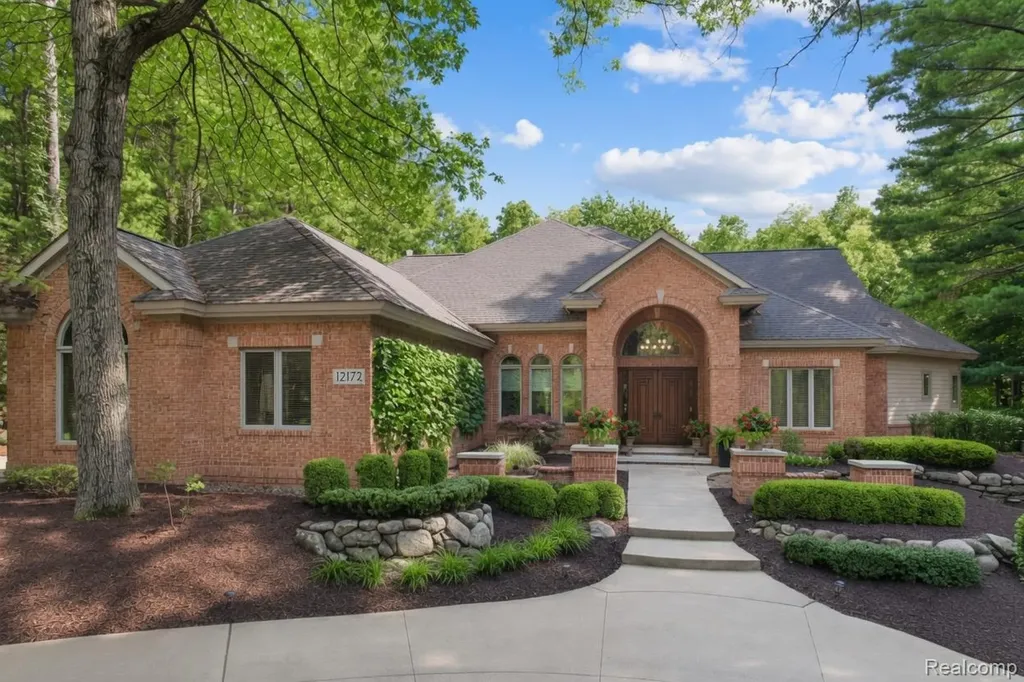 12172 Woodline Drive Tyrone Township MI 48430