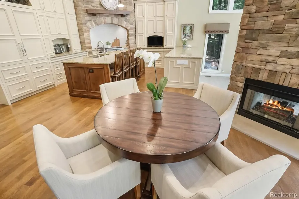 12172 Woodline Drive Tyrone Township MI 48430