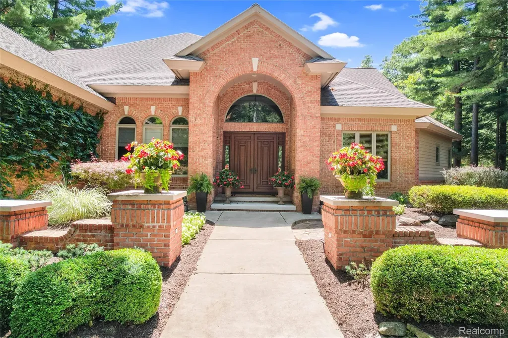 12172 Woodline Drive Tyrone Township MI 48430