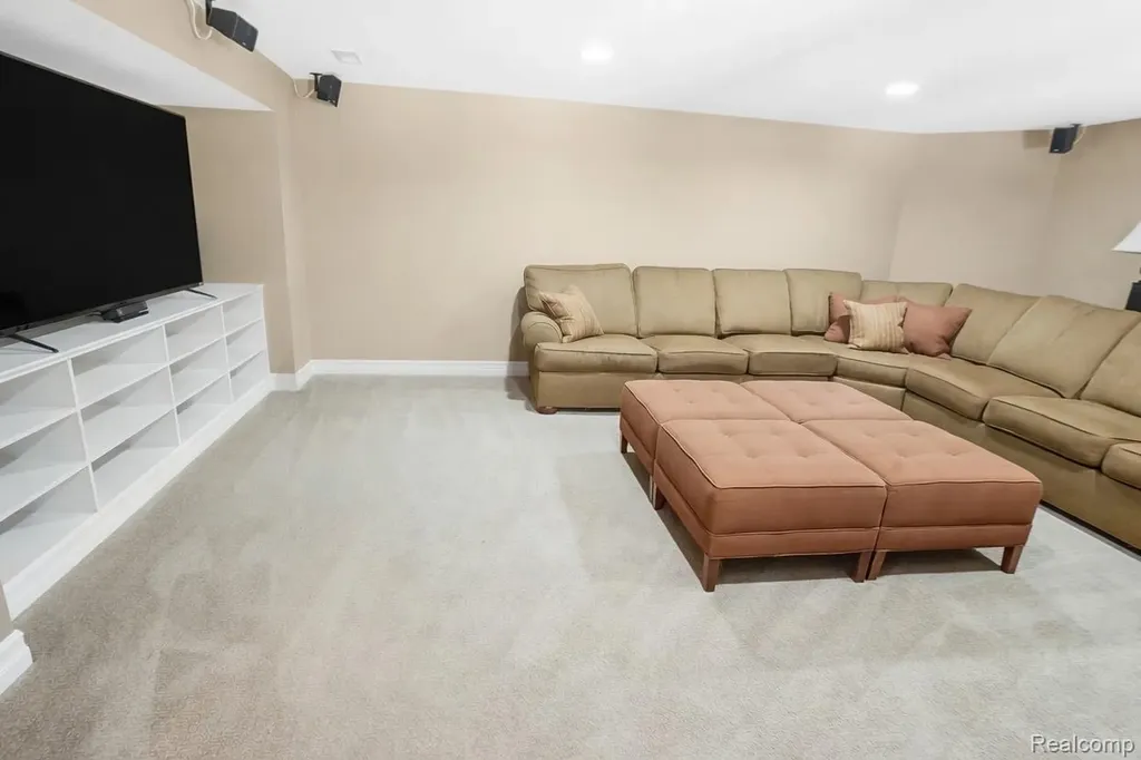 12172 Woodline Drive Tyrone Township MI 48430