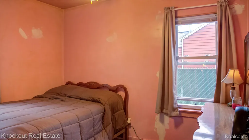 1515 Casimir Street Saginaw City MI 48601