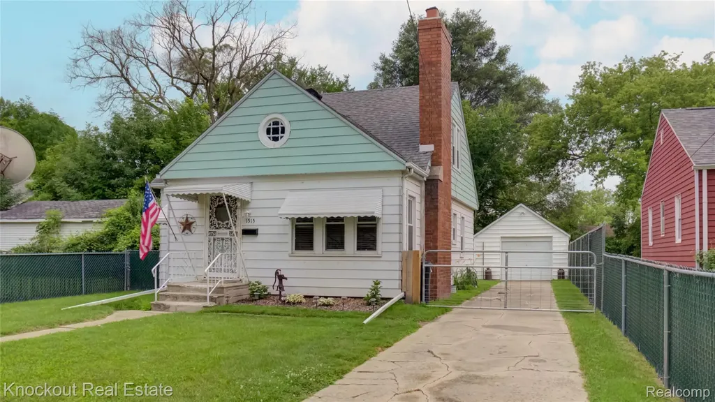 1515 Casimir Street Saginaw City MI 48601