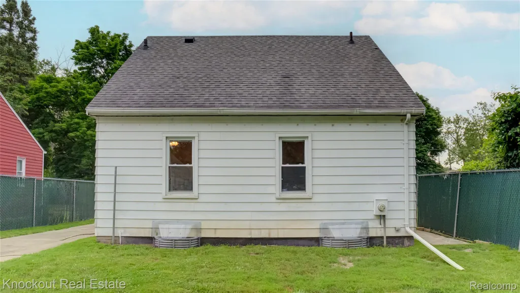 1515 Casimir Street Saginaw City MI 48601