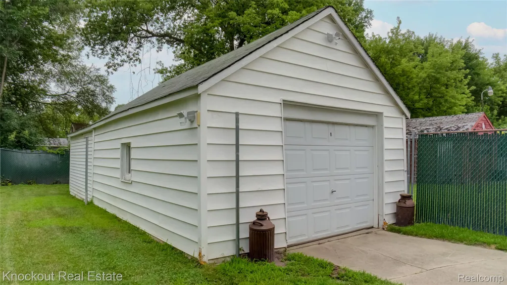 1515 Casimir Street Saginaw City MI 48601