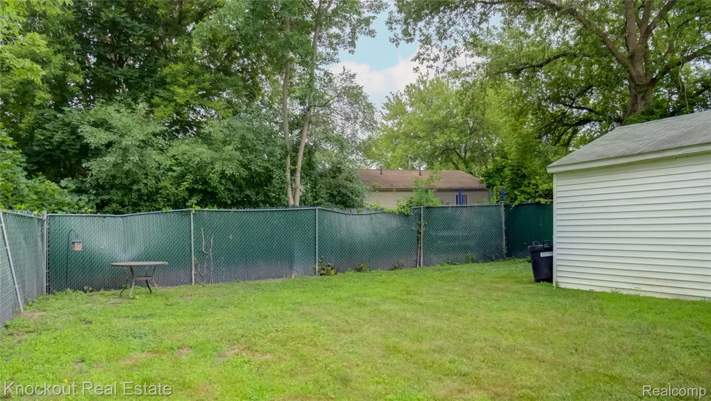 1515 Casimir Street Saginaw City MI 48601