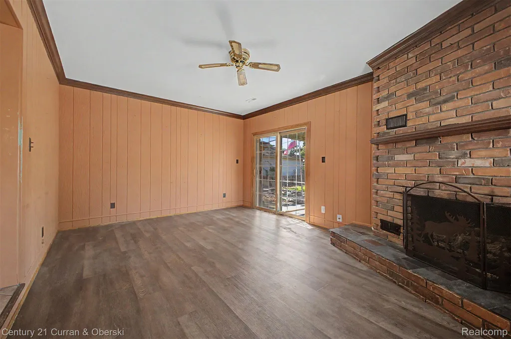 26733 Rouge River Drive Dearborn Heights City MI 48127
