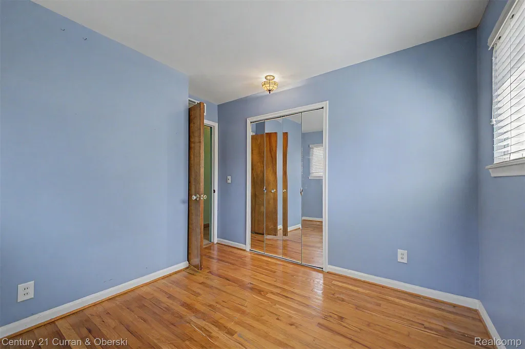 26733 Rouge River Drive Dearborn Heights City MI 48127