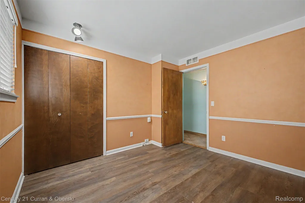 26733 Rouge River Drive Dearborn Heights City MI 48127