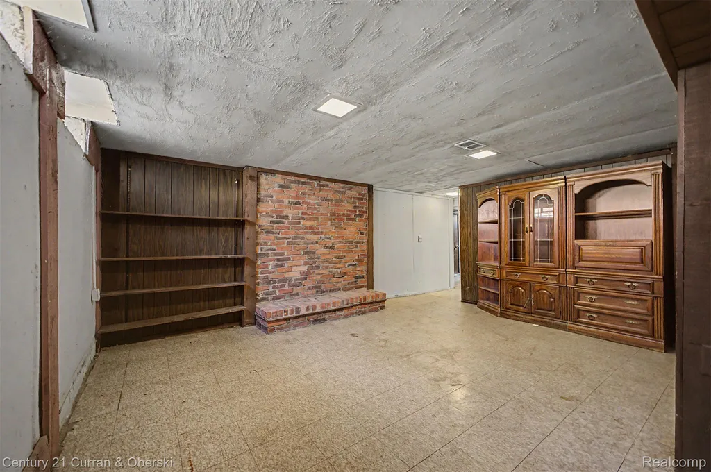 26733 Rouge River Drive Dearborn Heights City MI 48127