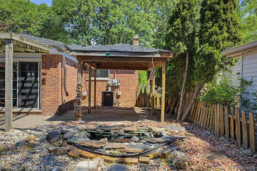 26733 Rouge River Drive Dearborn Heights City MI 48127