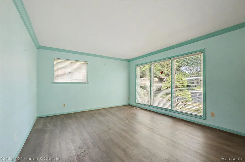 26733 Rouge River Drive Dearborn Heights City MI 48127