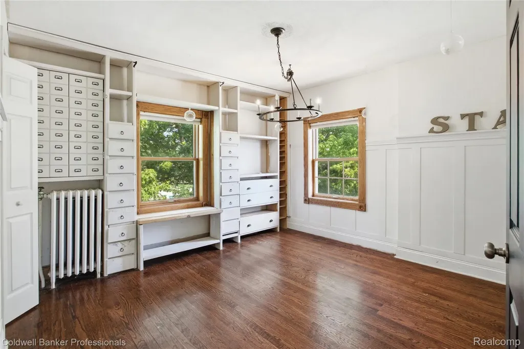 30948 Marquette Street Garden City City MI 48135