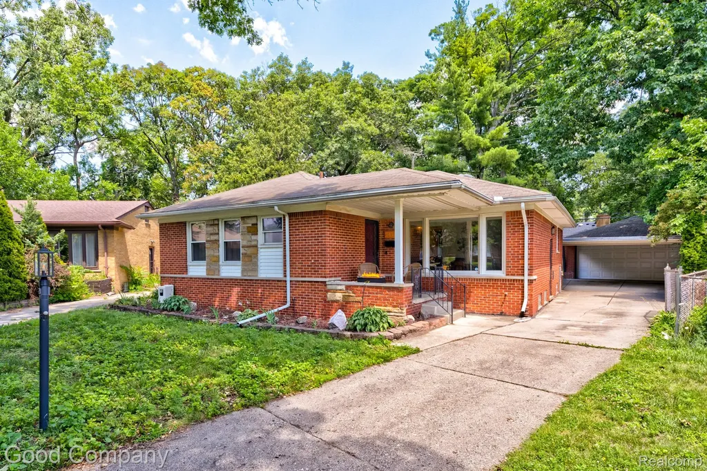 24310 Manistee Street Oak Park City MI 48237