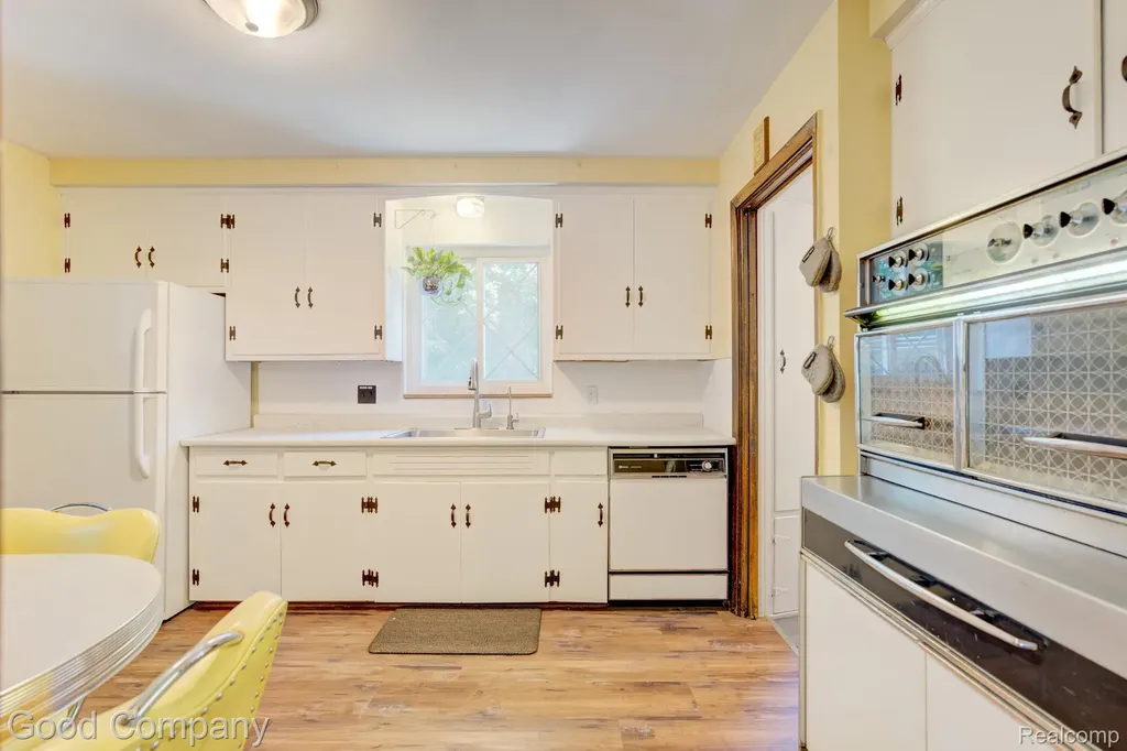 24310 Manistee Street Oak Park City MI 48237
