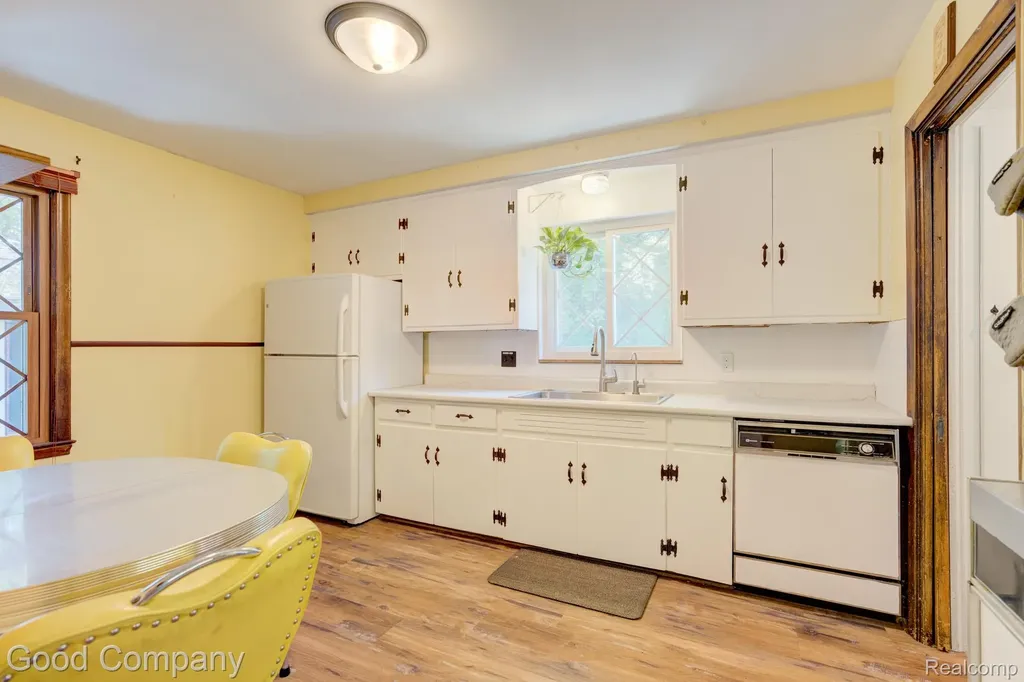 24310 Manistee Street Oak Park City MI 48237