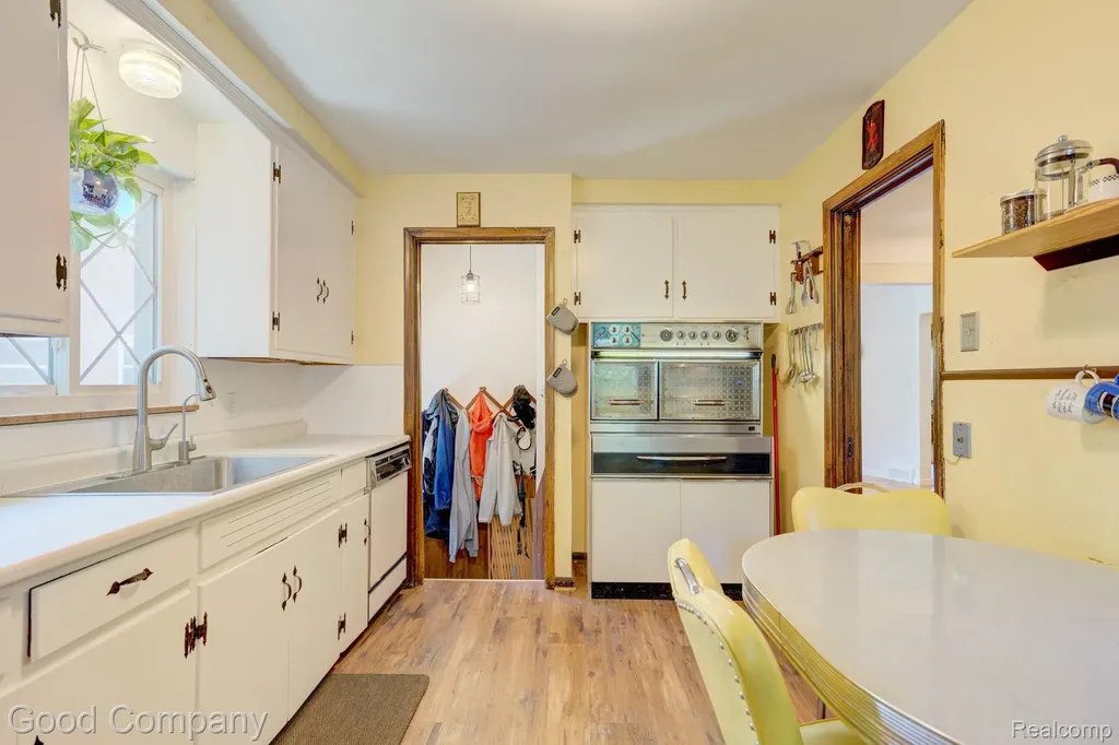 24310 Manistee Street Oak Park City MI 48237