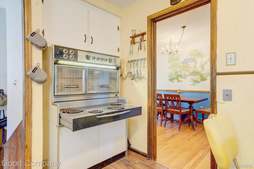 24310 Manistee Street Oak Park City MI 48237