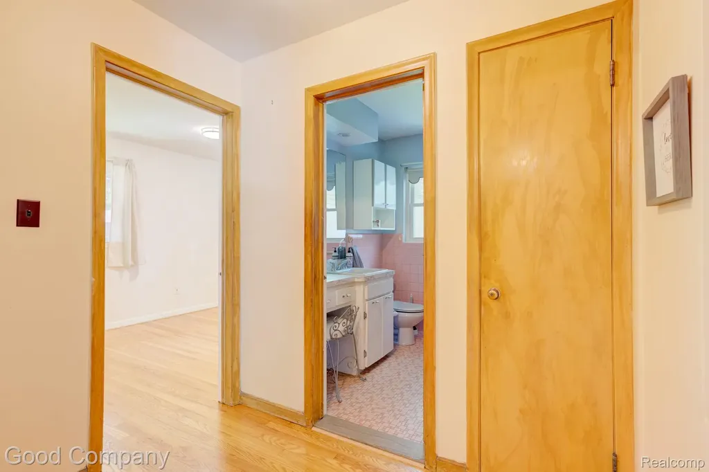 24310 Manistee Street Oak Park City MI 48237